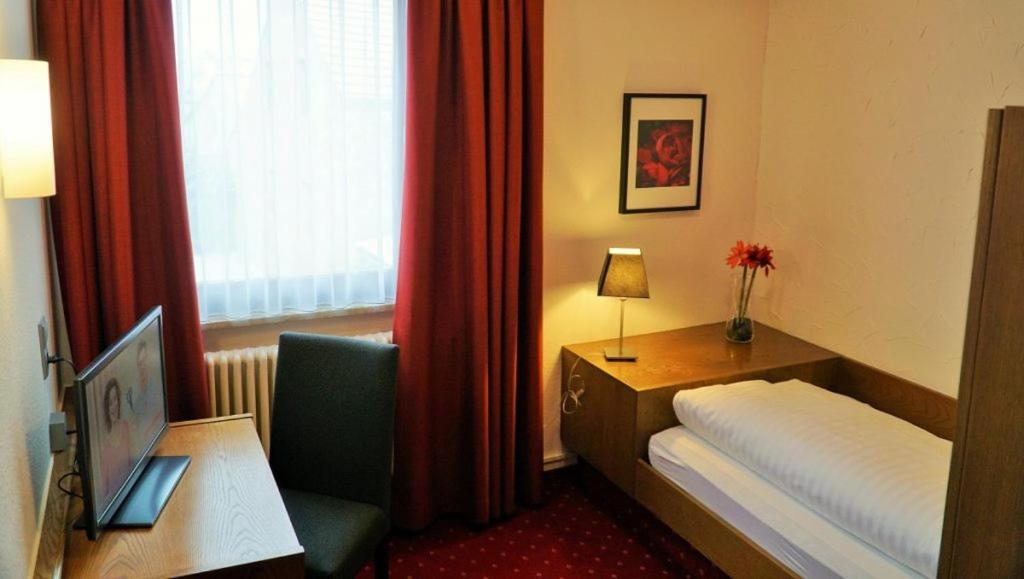 Hotel Zum Goldenen Ochsen Maikammer Esterno foto