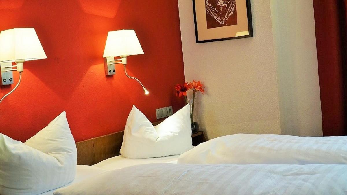 Hotel Zum Goldenen Ochsen Maikammer Esterno foto
