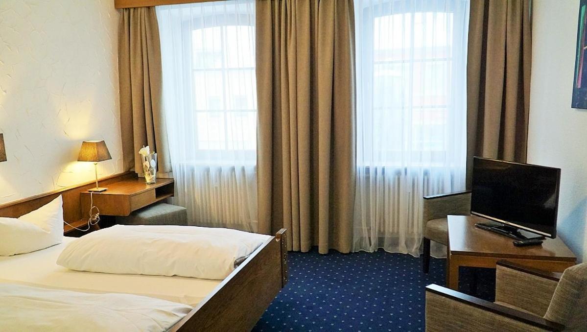 Hotel Zum Goldenen Ochsen Maikammer Esterno foto