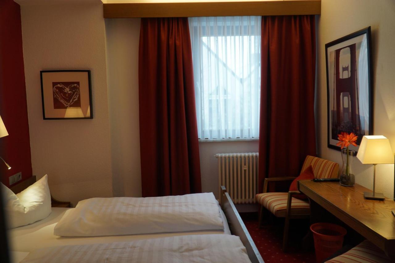 Hotel Zum Goldenen Ochsen Maikammer Esterno foto