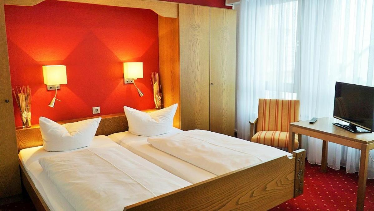 Hotel Zum Goldenen Ochsen Maikammer Esterno foto