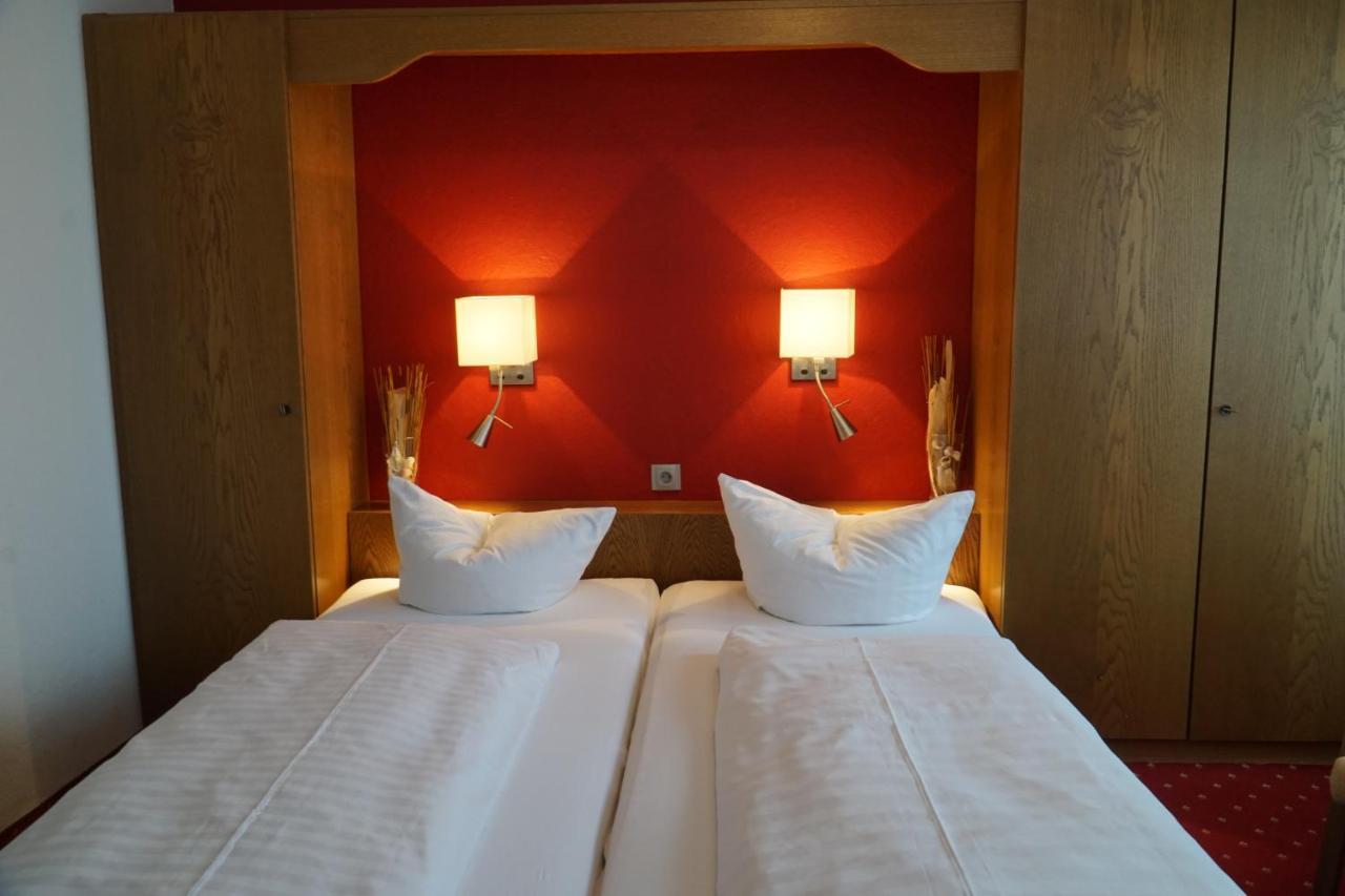 Hotel Zum Goldenen Ochsen Maikammer Esterno foto